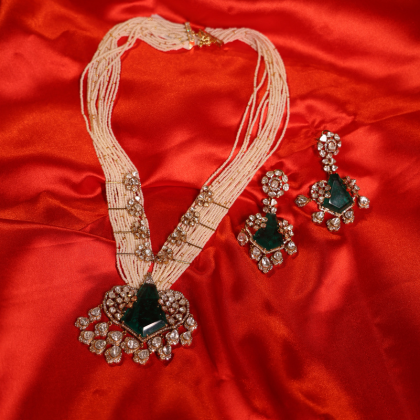 Emerald Grace Polki Pearl Necklace Set